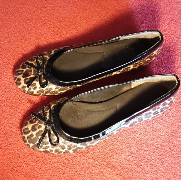 LEOPARD SLIP ON SHOES W/BOW SIZE 8 - Picture 1 of 4